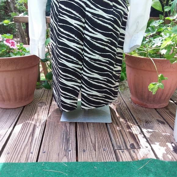 Ellen Tracy Women's Zebra Skirt - Picture 4 of 6